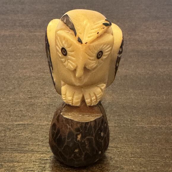 Owl Hand Carved Tagua Nut Vegetable Ivory Figurine Wise Owl Totem Birds Wisdom - Picture 1 of 16